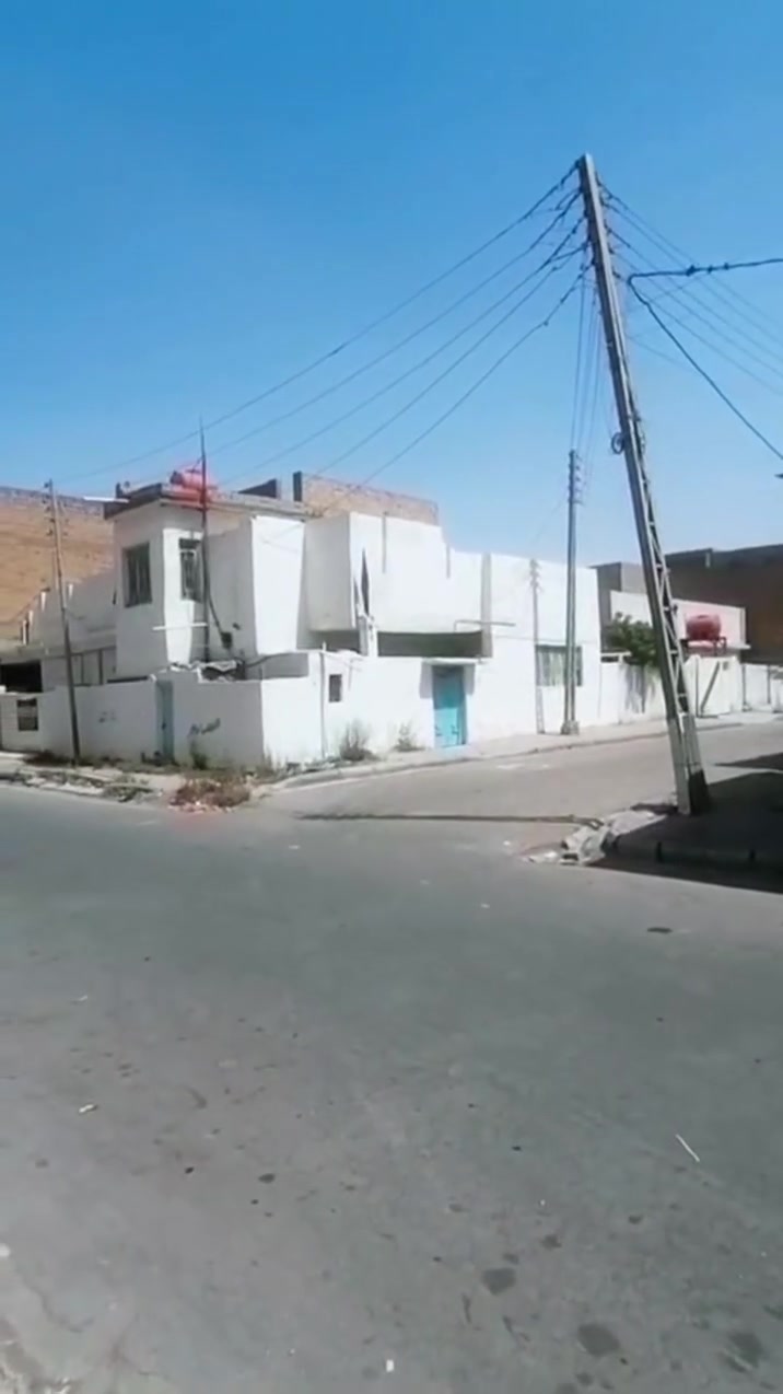 ⭕️ جضعان١ . دار للبيع .يصلح أن يكون  مجمع طبي او تجاري  لموقعه المميز  القريب من سايدين الأسكان 

▪️المساحة.  275م   ركن  على شارعين  الواجهة على الشارع الرئيسي 20م  الفرعية  14 متر
مبني دارين. 
 الدار الاول غرفتين نوم صالة إستقبال مطبخ 
الدار٢  الارضي غرفة نوم صالة إستقبال مطبخ  ط١ غرفتين 

▪️السماوة  . ال جضعان قريب  سايدين الأسكان  الفرع المقابل صيدلية نور الحرمين  الفرع الأول الركن الثاني 

▪️السعر يصلكم على يريدكم الخاص من خلال تعليقاتكم.  وللأستفساراكثر الاتصال على
 *********** _*********** 
او زيارة #مكتب٠عقارات٠اليزن _ السماوة ال باني _ مجاور اسواق الكفيل
تابعونا لتصلكم كافة العروض 🤝.٠
