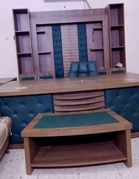مكتب للبيع نضافة مع الكرسي 100% 07741133008