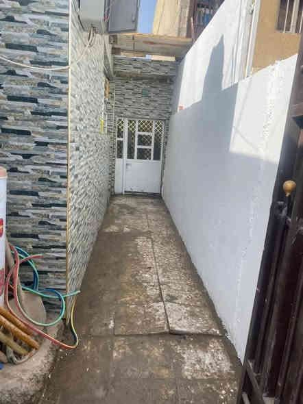 السلام عليكم 
بيت تجاوز ١١٠ متر واقع حال 
يتكون البيت 
غرفة نوم  كبيرة 
ستقبال كبير 
مطبخ 
حمامات ثنين واحد داخل المطبخ هوه حمام وتواليت
واحد داخل الغرفه 
مع البيت تانكي 
كيزر
عنوان البيت بغداد 
الغزالية نهاية شارع المركز 
ع شارع العام مقابل السرية مال الاتحادية الجديدة  السعر، 39 وبي مجال 
للاستفسار الاتصال
***********
