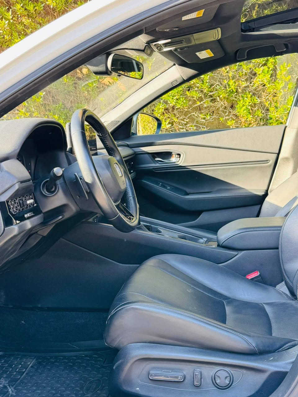 🇯🇵Honda Accord🇯🇵
🔥للبيع 🔥
 🦅 هوندا اكورد فئة سبورت - L 

🔹الموديل /2023 
🔹اللون / ابيض صدفي 
🔹المواصفات 1/1 فول 
🔹بصمة ابواب و تشغيل
🔹شاشة  ابل كار بلي و أندرويد اوتو 
🔹توقف ذاتي عند الرجوع الى الخلف
🔹مقاعد كهرباء 
🔹مرايات هيتر ورادار 
🔹تثبيت مسار  
🔹 رادار امامي + خلفي
🔹مقاعد جلد. + تدفئه 
🔹 نقطة عمياء 
🔹كاميرا دواره خلفيه 
🔹تحكم ستيرن فول
🔹محرك 2000  هايبرد
🔹سلايد 
🔹تشغيل عن بعد
🔹وباقي المواصفات المعروفه 
🔹ماشية 29
🔹ويل كب 19 بلادي 
وارد امريكي ضررها فقط ربع جاملغ معدل ومصبوغ
صور الحادث مرفقه بالمنشور سياره جديده بمعنى الكلمه 
السعر //// 213 بيها مجال شويه 
        للاستفسار الاتصال على الرقم 
***********  اتصال 
***********  واتساب
