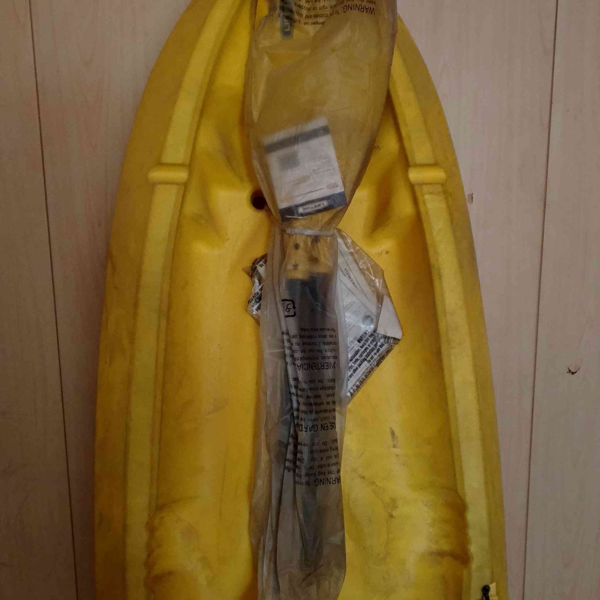 سلام عليكم كاياك جديد كارتون مع مجاديف بلاستك جودة جدا عاليه سعر 350 الف ***********
