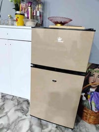 متاح ثلاجه حجم زغير مستعمله 3اشهر  مال غرف نوم   وثلاجه حجم كبير نضيفه...