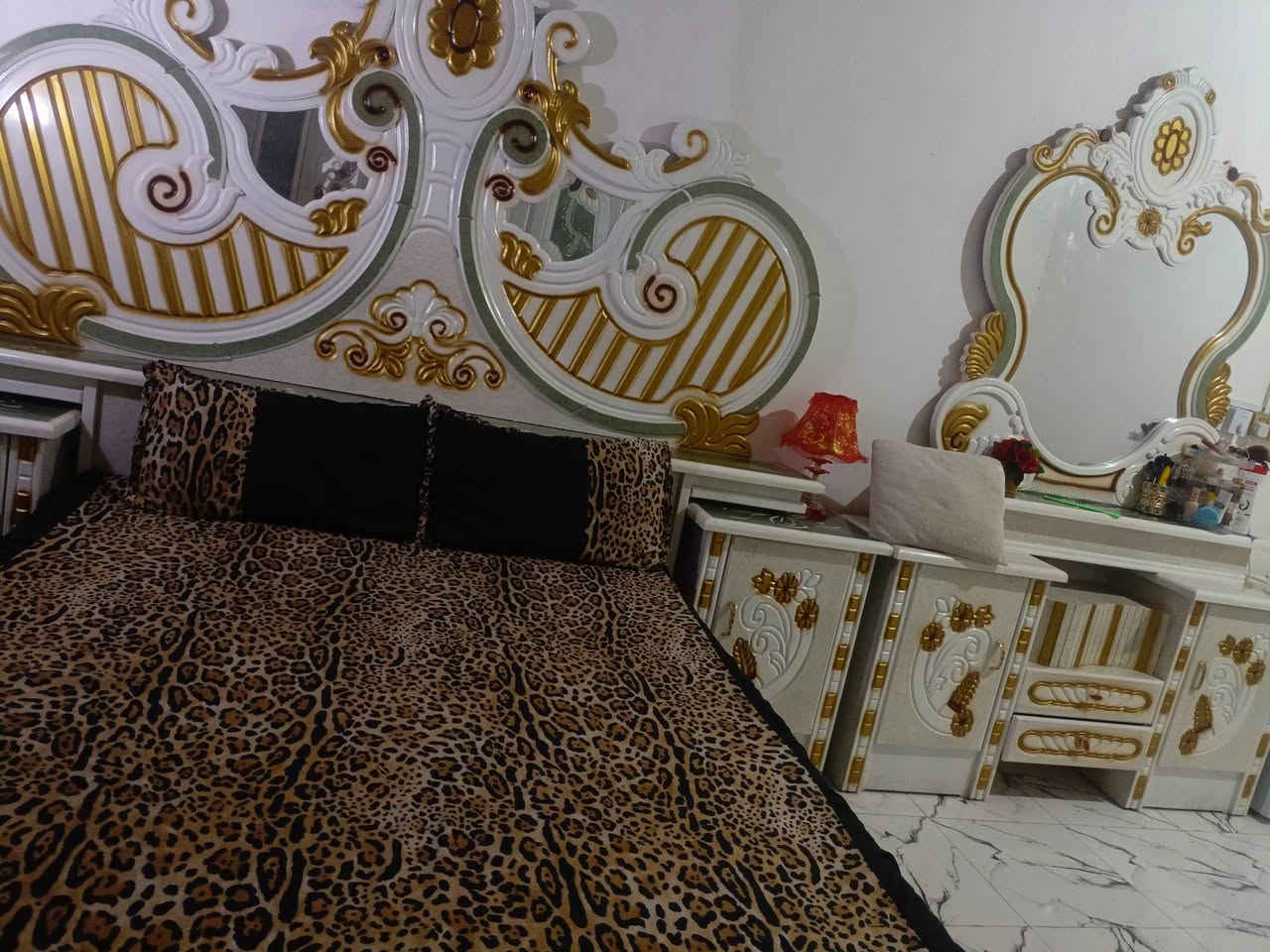 خشب صاج نجارة عراقية مستخدم 4اشهر
طبعن معه ثلاجه مكاني شطره ***********
