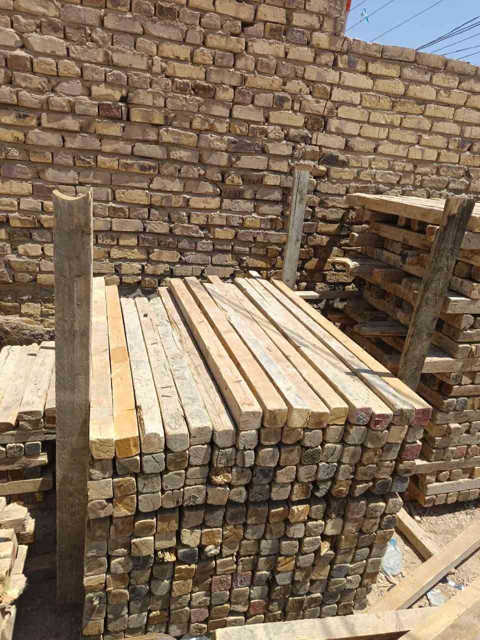 مقاصير للبيع 
بقار طول متر العدد مكعبين 
سير طول متر ونص العدد مكعب ونص 
سير طول مترين العدد نص مكعب 
لوح طول 2 متر العدد نص مكعب 
سير طول 3 متر العدد 3 ارباع
مكاني حله الاستفسار على الرقم ***********
