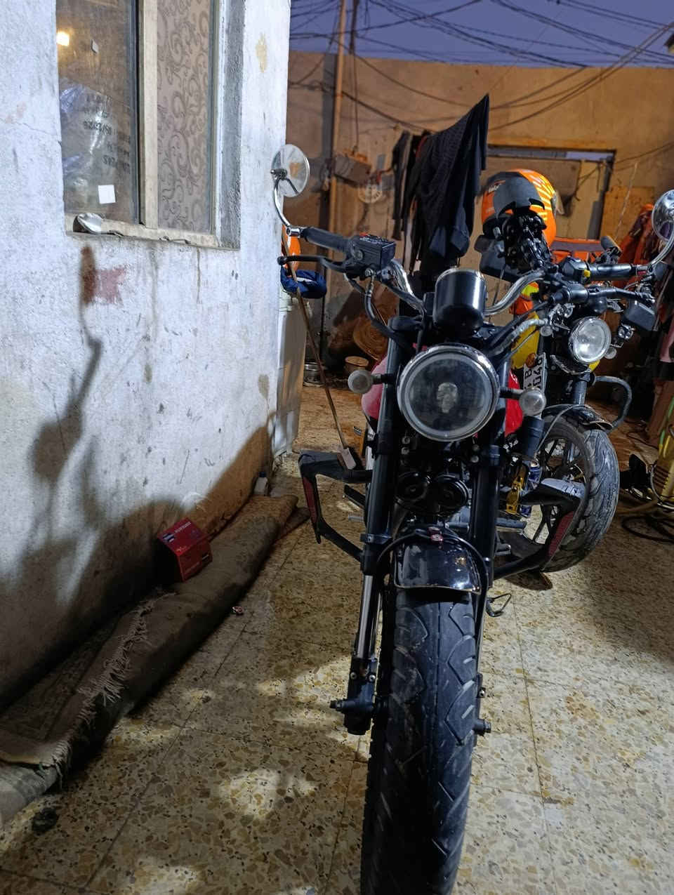 دراجة دايوان لاتية ماشية ١٦ الف تقريباً دراجة حلوة ونضيفة وما ناقصها شي كاملة مكملة موديل 23 رقم وسنوية العنوان البصرة رقم الهاتف ***********
