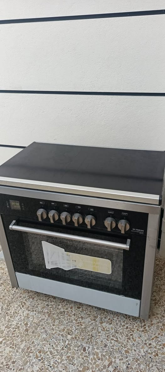 طباخ للبيع سعره ٣٥٠ الف نظافه ميه بالميه الاتصال ***********
