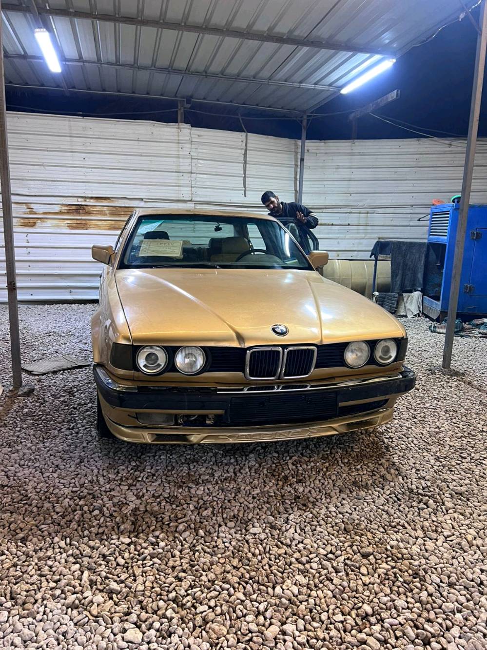 للبيع BMW735 موديل 1988 سلندر 6لون مميز رقم مميز موقع الحله خلف محطه غاز الثوره 
