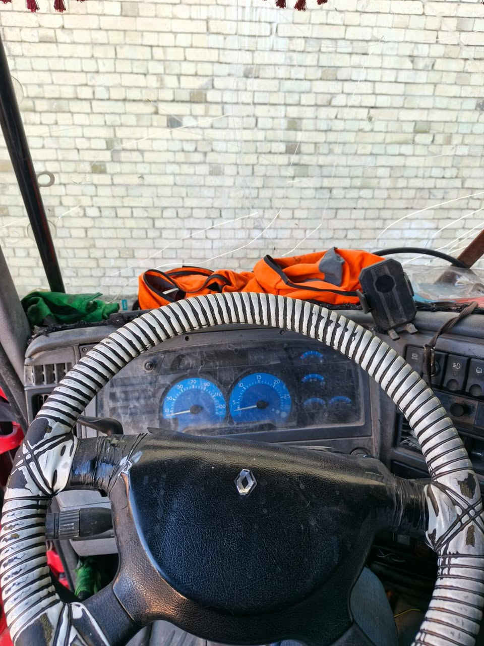 رينو صهريج جاهزه للعمل تخم تاير مكينه محور بم ونوزل كير رتايدر خمس طكات بويلر جي بي اس سياره جاهزة 2004 بسمي شرط التحويل سنويه 27
الشراي يتصل 
***********
***********
