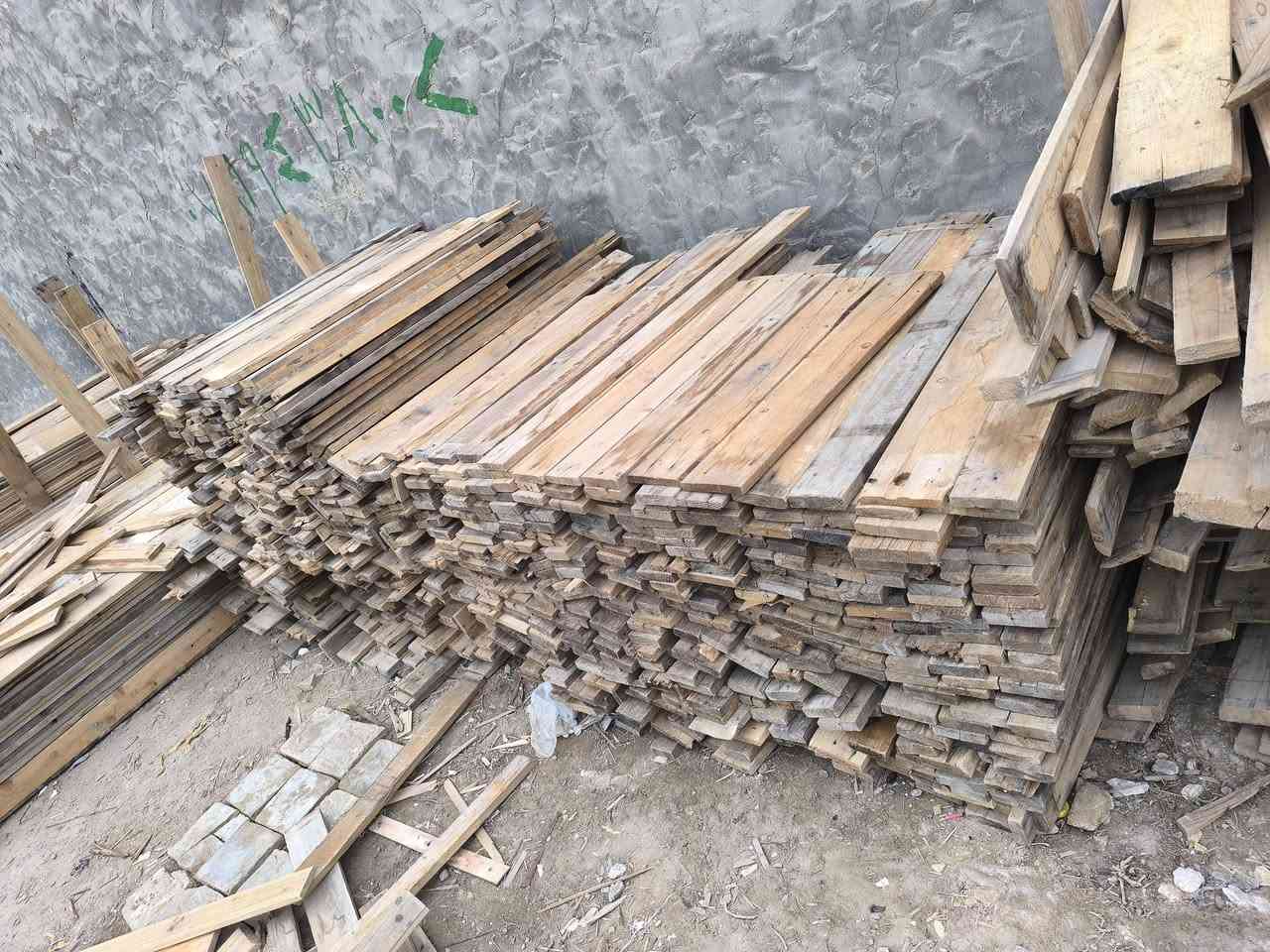 السلام عليكم خشب للبيع عطلنا بيعه مكان حله الاستفسار على الرقم ما متواجد على الفيس***********
