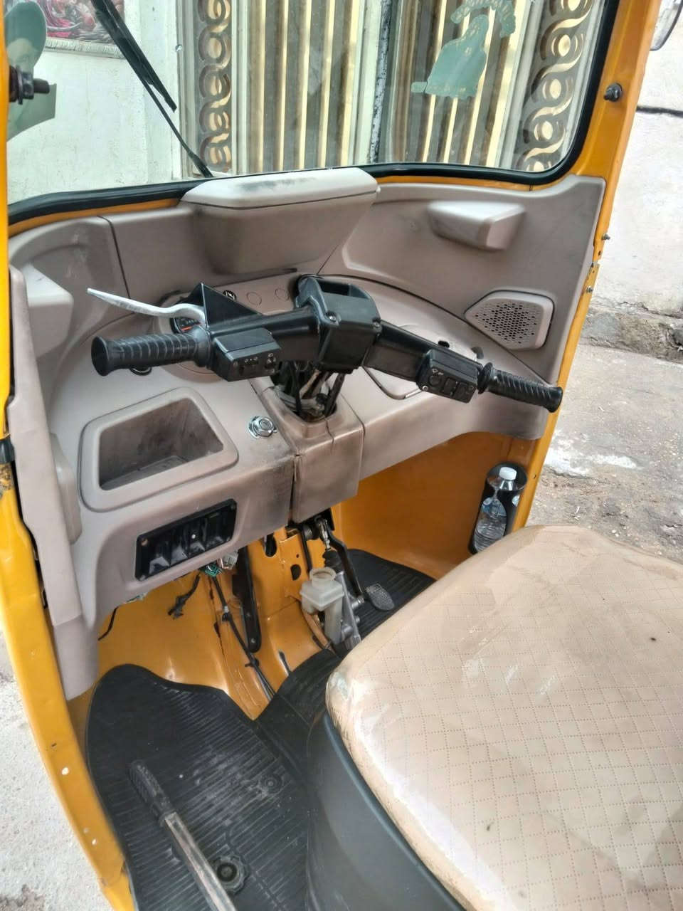 السلام عليكم تكتك للبيع 2021 مرقم بغداد وسنويه تجي وتشوف مكينتها خير من الله 
 لاتصال  ***********
