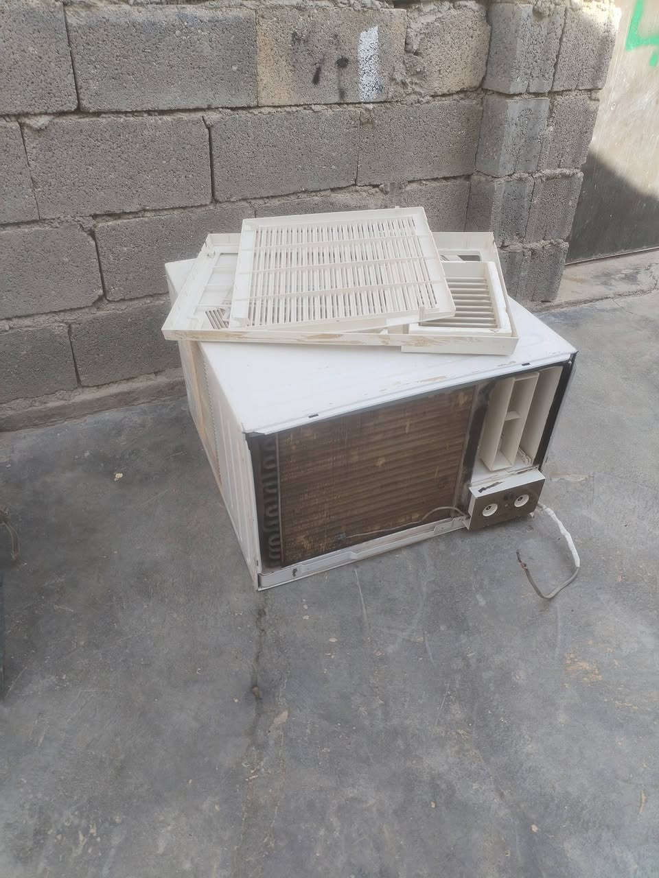 السلا م عليكم
اخوان مكيف حجم طنين نوعيته دنكه  لباب لأول شرط نضيف حيل وجديد سعره ٢٢٥ وبيه مجال *********** مكانه الحقلانيه
