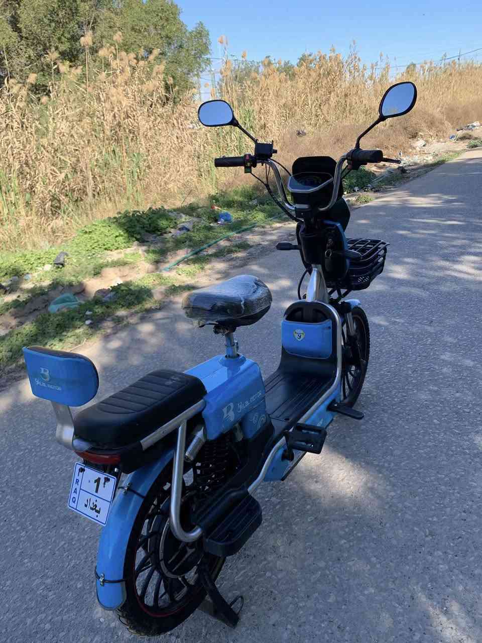 السلام عليكم 
دراجه شحن حجم 20 بطاريات عدد 5 جدد مصار سبوع من أخذتهن يمشن ب الشحنه 35 كيلو تايرات جدد جوبلس الدراجه كامله وما ناقصها اي شي سرعتها الحقيقيه 50 للتواصل موجود ع الخاص ***********
