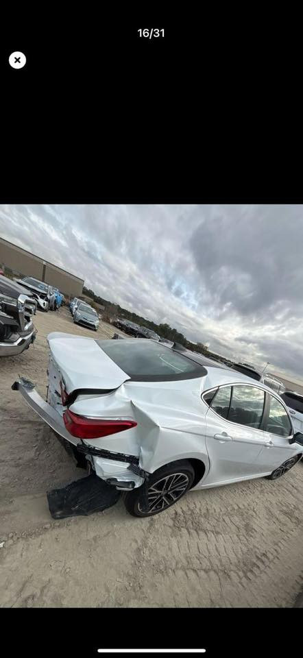 كامري 2025 xse 
اعلى فئة 
ماشية 2000 زيرو 
السيارة حاليا بل اردن 
تنباع على وضعها نقلها واصل 
سعرها قفل 227 بسعر الفاتورة الله يشهد 
***********
***********
