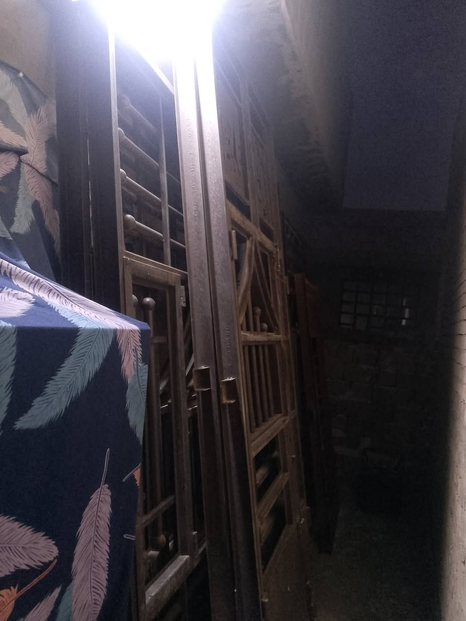 السلام عليكم من رخصت الدمن شبابيك مال بيت كامل للبيع ***********
