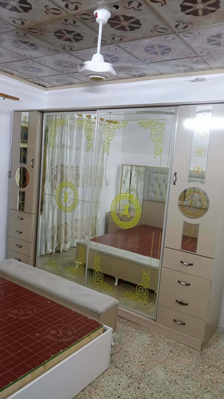 سلام عليكم 
للبيع 
غرفه تركيا /9/قطع/
سعر /800
***********
