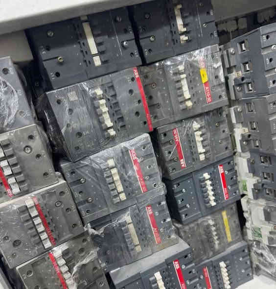 سلام عليكم ورحمه لله وبركاته
يوجد لدينا كونكترات ABB
ثلاثي 160 امبير -190 امبير السعر قطعه ب 60
و 125 امبير السعر 45 الف 
الاستفسار 👈***********👉
خدمه توصيل جميع المحافظات العراق
