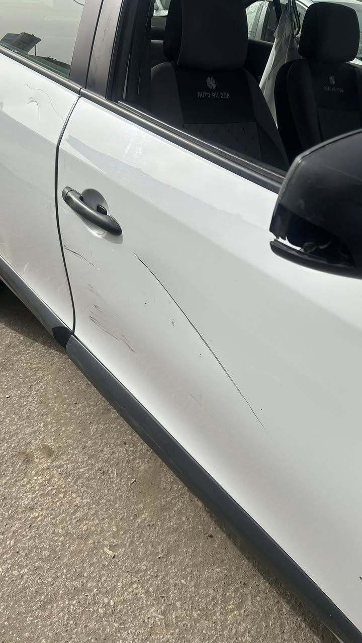 السلام عليكم
رينو فلونس ٢٠١٣ فرنسي

مكينة رينو قبغ اصفر ١٦٠٠

كير AT المرغوب اربع نمر

اشاير بلمري 

سنتر لوك 

جام اوتو 

رقم بغداد ب اسمي سنوية ل ٢٠٣٠ 

دواخل نظيف

بيها طخة بلجانب الايمن موضحة بلصور بعدني ممصلحها

رايدها ٦٤ و بيها مجال اي نقوصات ننزل من سعرها ان شاء لله 

بيع او مراوس ب اعلى وانطي فرق
***********
