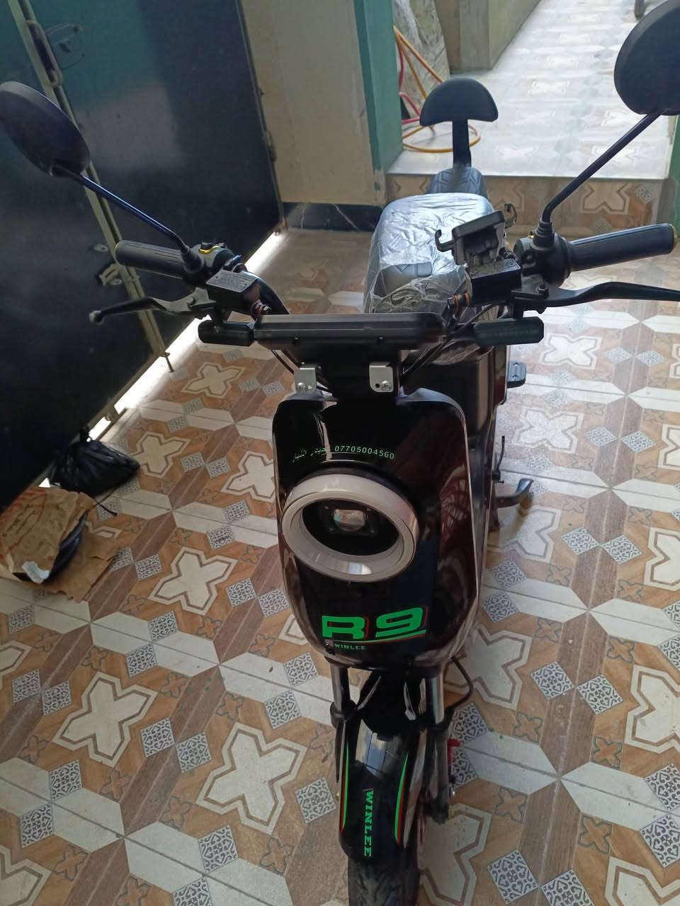دراجه R9 الوينلي 2026 للبيع
دراجه جديدة صارلها شهر يمي ونضيفه حيل 5 بطاريات دبل 32 امبير عليهم الختم الفسفوري ومن كلشي كامله مكمله تشغيل عن بعد كارت تشغيل نظام البك R وشادلها جوزة اصليه لحمايه العقل والبطاريات والشاحنة ايضا نضيفه ويا الماطور 
للتواصل عالخاص او عالواتساب/***********

