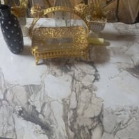 طاولة • للبيع • ديكور