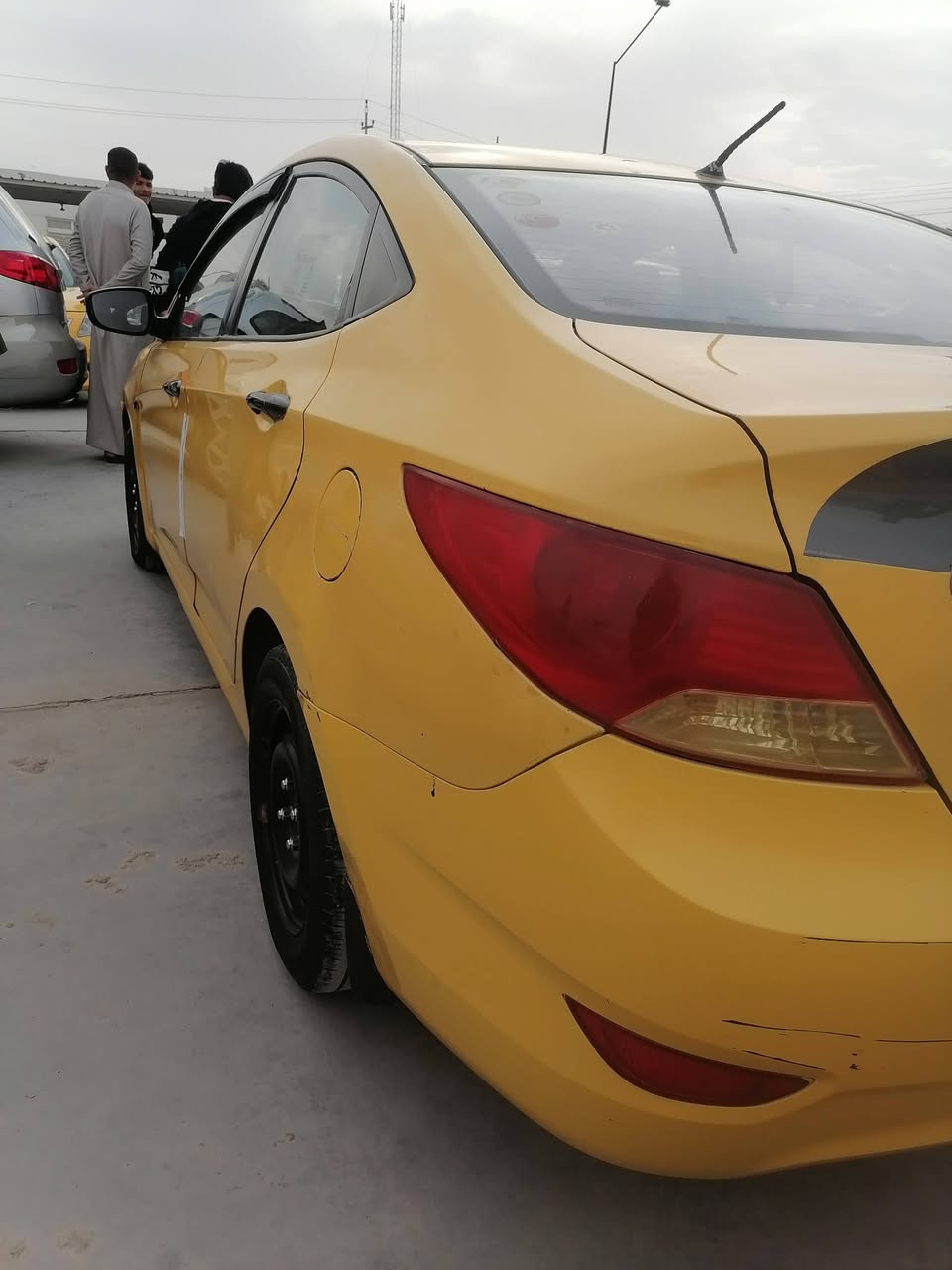 اكسنت خليجي موديل 2012
السيارة محرك 1600 كير ومكينه خير من الله  
السيارة بأسمي مشروع وطني.
 السعر 80 وبيها مجال 
عنواني :واسط مركز المدينه 
للأتصال ***********
