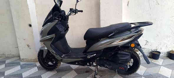 دراجه مال البيت نضيفه حيل بس محتاجه باتري لان متروكه بالبيت ريموت يشغل ع بعد دراجه حيل نضيفه والله بالعافية الي ياخذه ***********
