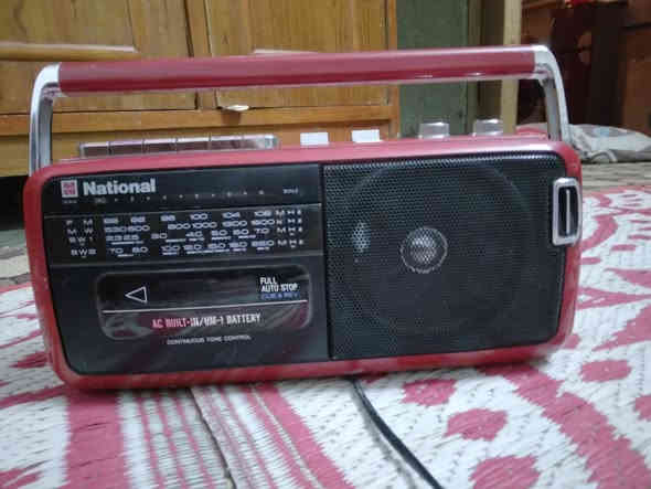 السلام عليكم راديو مسجل ناشونال شرط صنع اليابان وليس اندنوسي جديد نضافه ٩٥% ٤ موجات اف ام جهاز ع وضع شركة السعر ٧٥  يوجد توصيل جميع محافضات هاتف ***********
