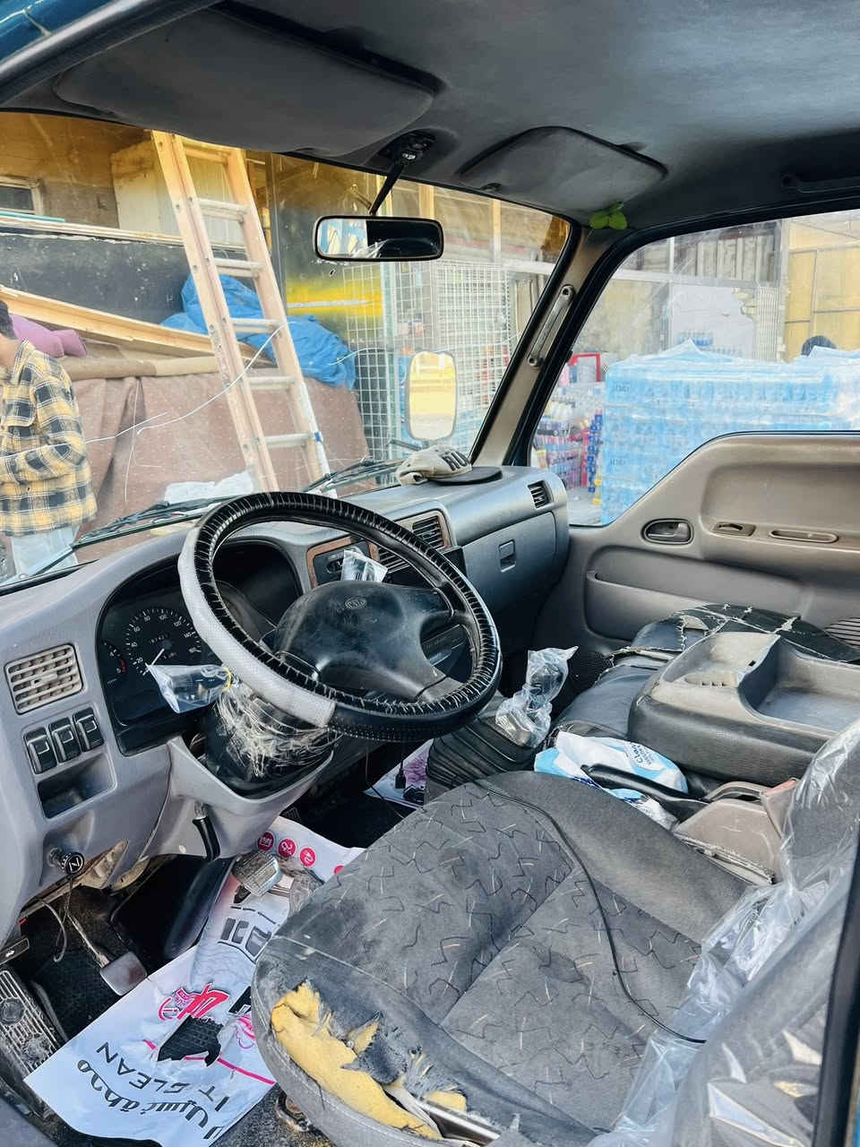 سلام عليكم فنتيره موديل 2000 سياره بلاديه بس الهلالات معمرات بسمنه مكان السياره   بغداد60 وبيه مجال قليل رقم الهاتف ***********
