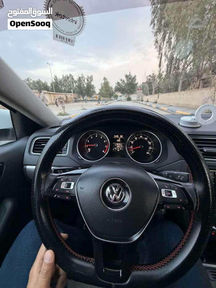 فولكس فاجن جيتا موديل 2018 Tsi
سيارة جديده جدا ( كـلـيـن تـايـتـل )
بيع او مراوس 
كلين تايتل 
محرك 1400 تيربو 
سيارة جديدة بمعنى الكلمة 
السيارة بيها طخة خفيفة بالباب الخلفي جهة السايق بدون تعديل موضحة بالصور
رقم صاحب سيارة ***********
