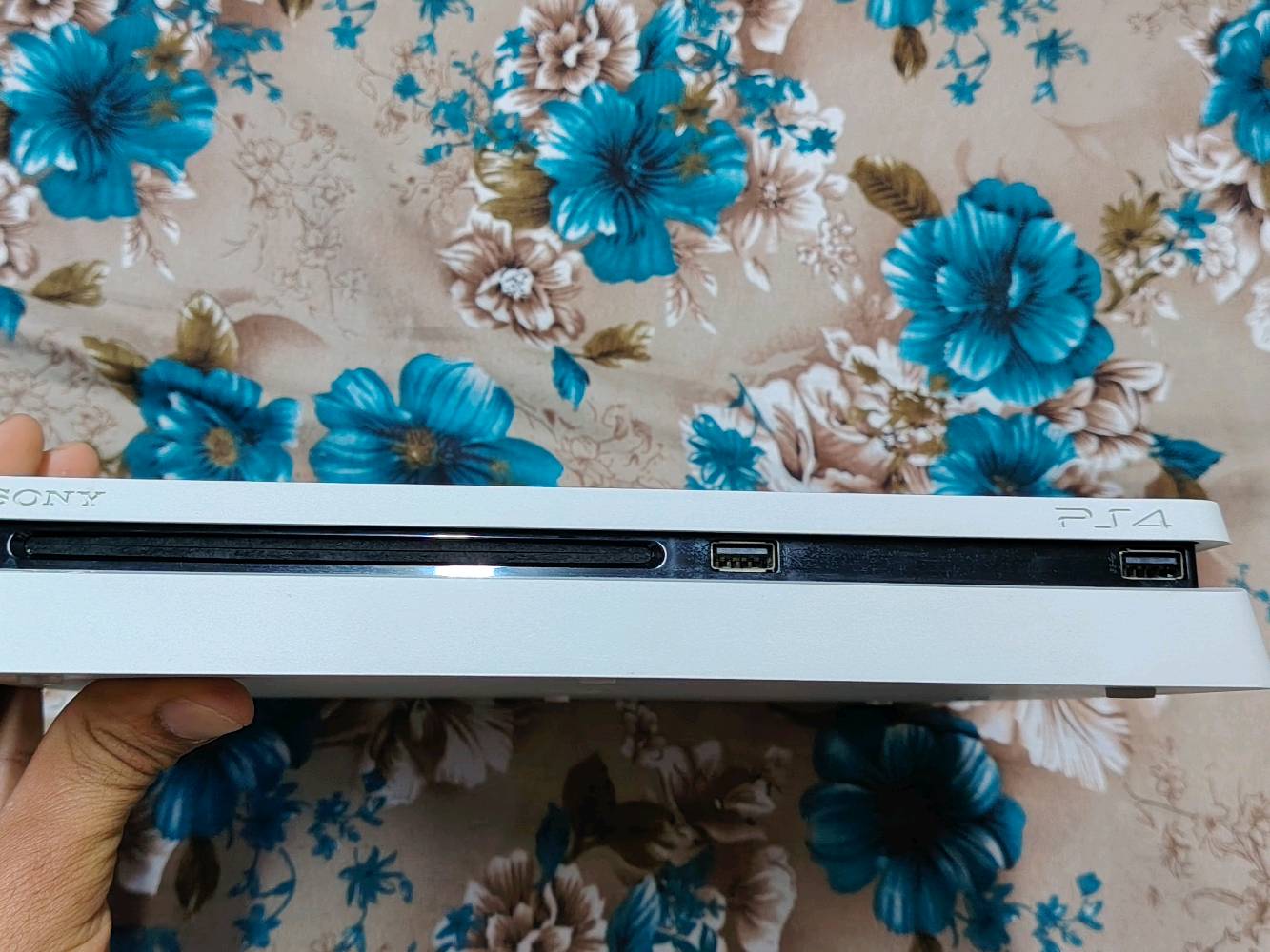 للبيع: PS4 Slim أبيض بحالة الشركة
الجهاز لوك لوك لوك، نظافة 101% مو بس 100% (شخط ما بيه، استخدام كلش قليل ).
​المواصفات والملحقات:
​الموديل: PS4 Slim (سليم) لون أبيض.
​الهارد: نصف تيرا (500 جيجابايت).
​النظام: أونلاين.
​ مع 3 جويستيكات (تجاري). وحدة بل كارتونة ما مفتوحة 
​الملحقات: كافة ملحقاته كاملة (كيبل الطاقة، كيبل HD، كيبل شحن اليد).
​➕ 
​UPS (يوبيس) بقدرة 1500 من شركة فابر (FABER)، الجهاز ممتاز (يحتاج فقط بطاريات).
​💰 السعر: 280 ألف دينار (قفل 🔒).
​📍 المكان: بغداد - المعالف - قرب تقاطع درويش.
📞 للاستفسار: ***********
متواجد واتساب الجهاز لوك لوك لوك، نظافة 101% مو بس 100% (شخط ما بيه، استخدام كلش قليل ).
​المواصفات والملحقات:
​الموديل: PS4 Slim (سليم) لون أبيض.
​الهارد: نصف تيرا (500 جيجابايت).
​النظام: أونلاين.
​ مع 3 جويستيكات (تجاري). وحدة بل كارتونة ما مفتوحة 
​الملحقات: كافة ملحقاته كاملة (كيبل الطاقة، كيبل HD، كيبل شحن اليد).
​➕ 
​UPS (يوبيس) بقدرة 1500 من شركة فابر (FABER)، الجهاز ممتاز (يحتاج فقط بطاريات).
​💰 السعر: 280 ألف دينار (قفل 🔒).
​📍 المكان: بغداد - المعالف - قرب تقاطع درويش.
📞 للاستفسار: ***********
متواجد واتساب