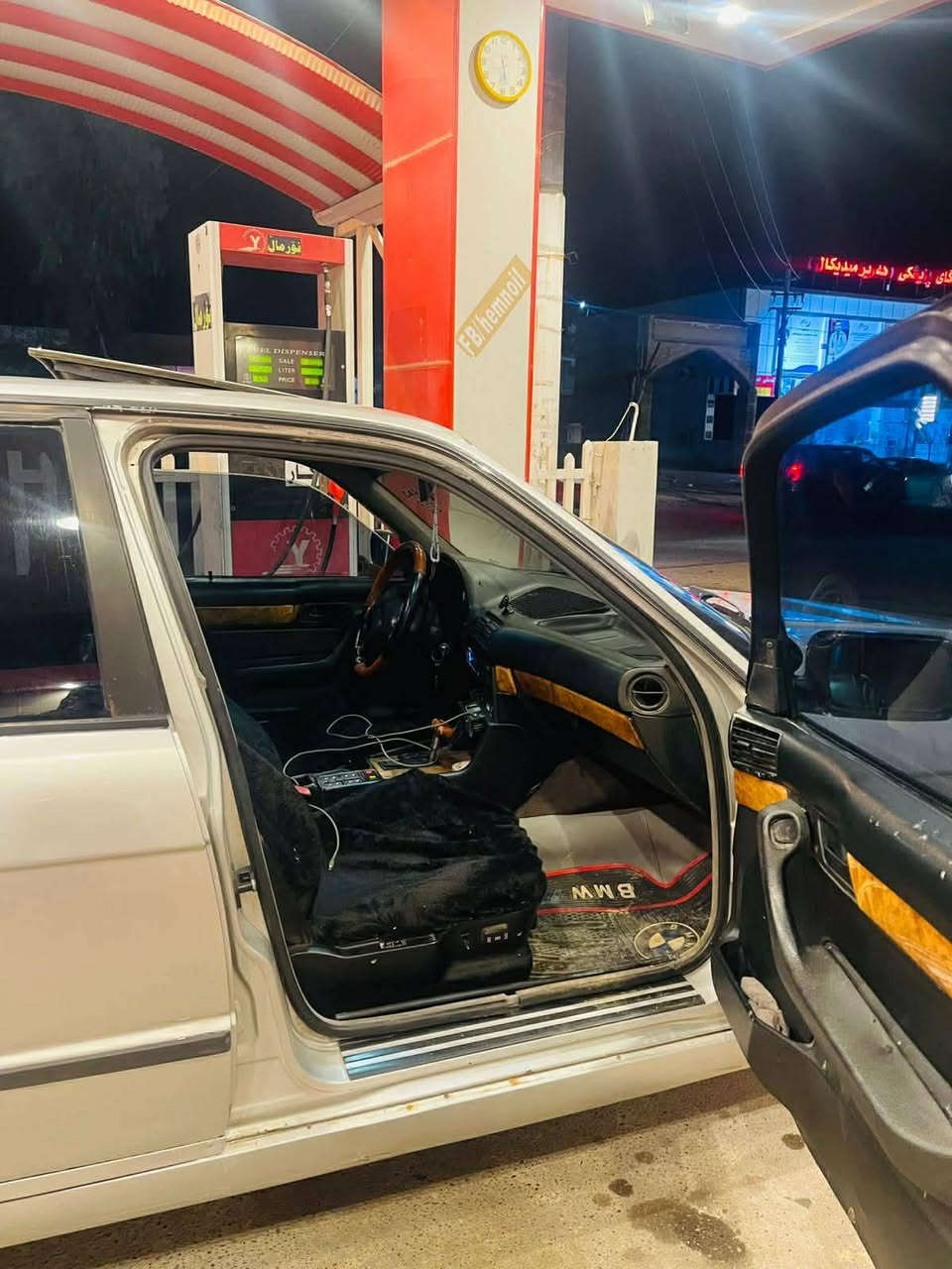 بيم 525تؤماتيك مؤديل 1993بؤفرؤشتن گيرومه كينه به شه رت مووسو براوه به شه رت ده حم  وليدران به شه رت ***********
