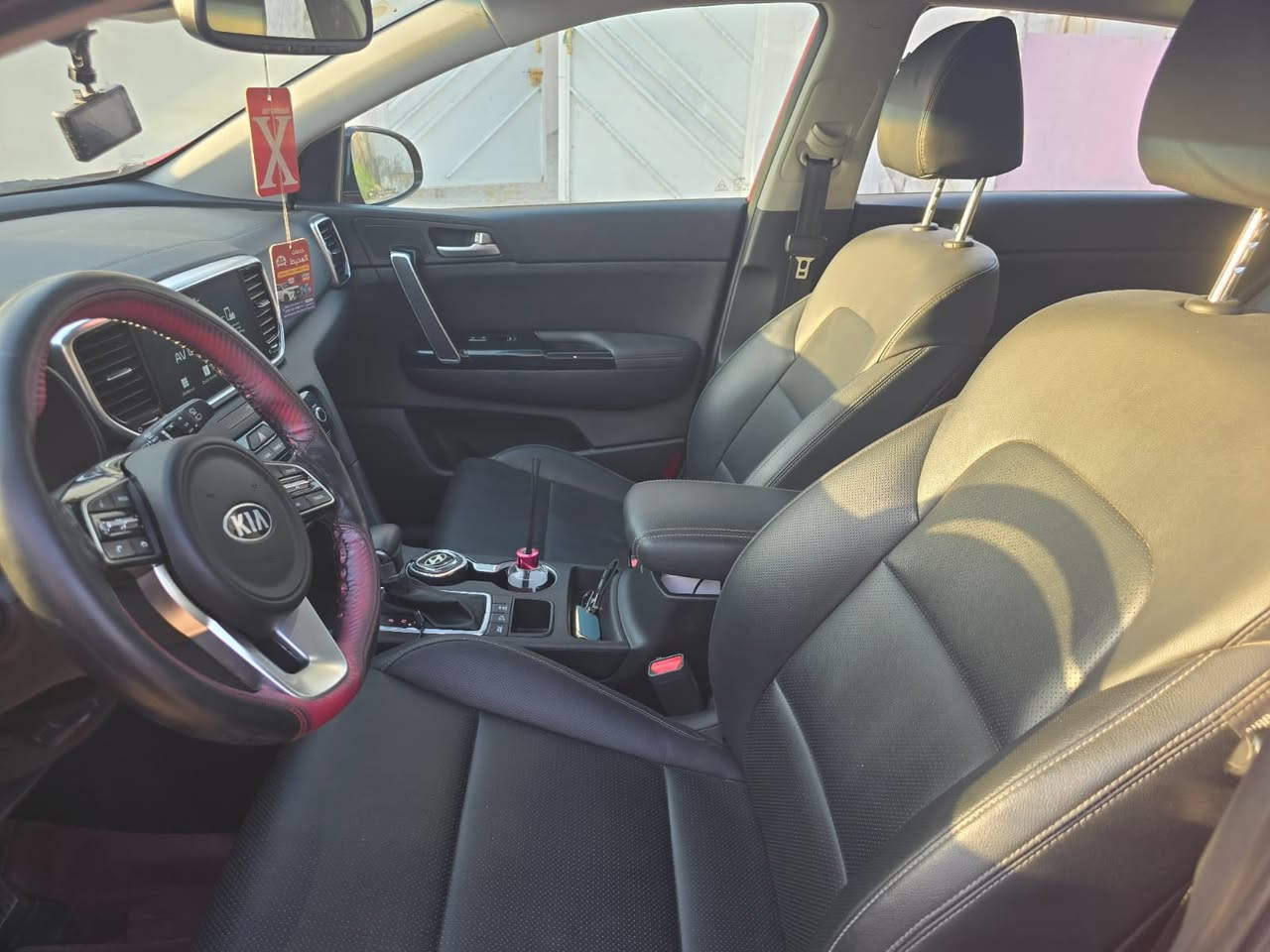 سبورتج موديل 2022 رقم بغداد مكينه 2400 جي دي اي بلاديه السياره مواصفاتها بانو راما كشنات جلد تدفئه كهرباء بصمه رادار جانبي كامره اماميه لتحديد المسار والتنبيه السعر 159 رقم الهاتف *********** بيها بنيد مبدل ومصبوغ السونار مرفق ويه الصور مكانها بعقوبه الساده
