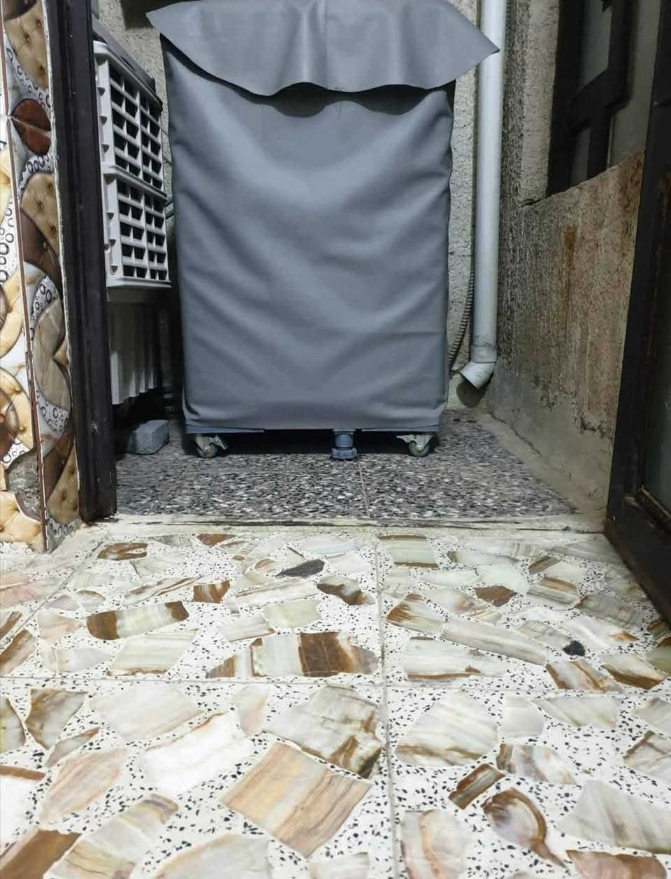 بيت للبيع 100 متر حي الوفاء طابق واحد مسلح منطقة 43 غرفه وصاله ومطبخ وستقبال وحمامات
السعر 114 وبيه مجال 
***********
