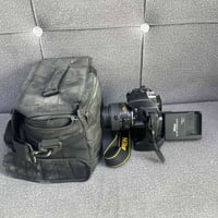 نيكون ٣٢٠٠ للبيع السعر ٢٥٠  اتصال 07733718727