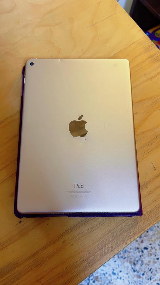 ايباد اير 2 الذاكرة 64 الجهاز نظيف مثل ماواضح بالصورة ماعدا اكو طخة بالظهر مبينه بالصورة بس ممأثرة على الجهاز نهائيآ
الجهاز بدون ملحقات
السعر 75 الف
العنوان بغداد المنطقة الخضراء
***********
