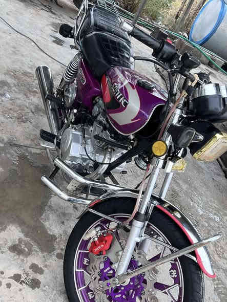 سلام عليكم
سيفان للبيع 
موديل 2024
مفتوحه من الكور وفوك 
كهربياته كله شغله بس الدشبول طفي 
وبس متواجد عل الرقم 
***********
