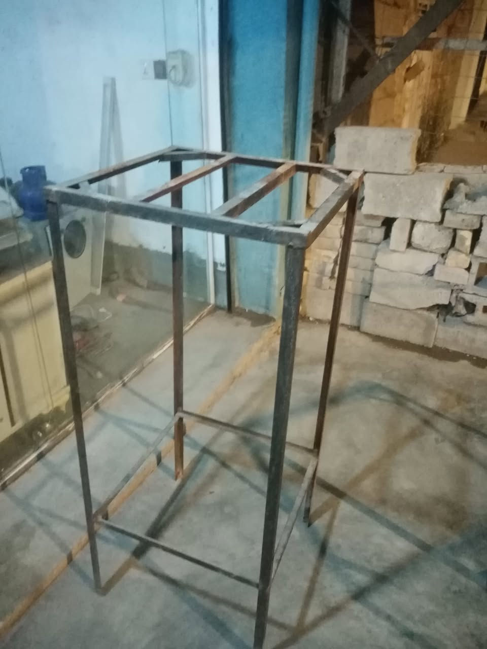 قواعد مبردة وحدة حجم ٢اونص وثانيه حجم صغيرة السعر ٣٠ الف العنوان العروبه ***********
