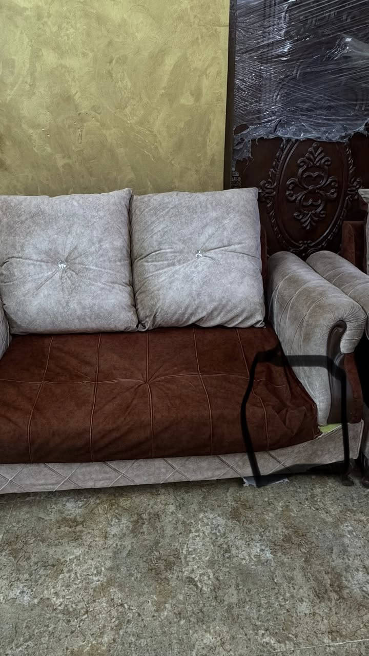 السلام عليكم هذا تخم للبيع نظيف جداً مايحتاج دوشمة فقط كسر في خشبه جسر كما موضح بالصوره بالإضافة إلى 4 طبلات نظيفات ما مستخدمات العنوان الديوانية ام الخيل السعر 300وبي مجال


**إذا كنت صاحب هذا الإعلان وتريد حذفه لأي سبب، رجاءا أرسل رسالة إلى الدعم الفني**