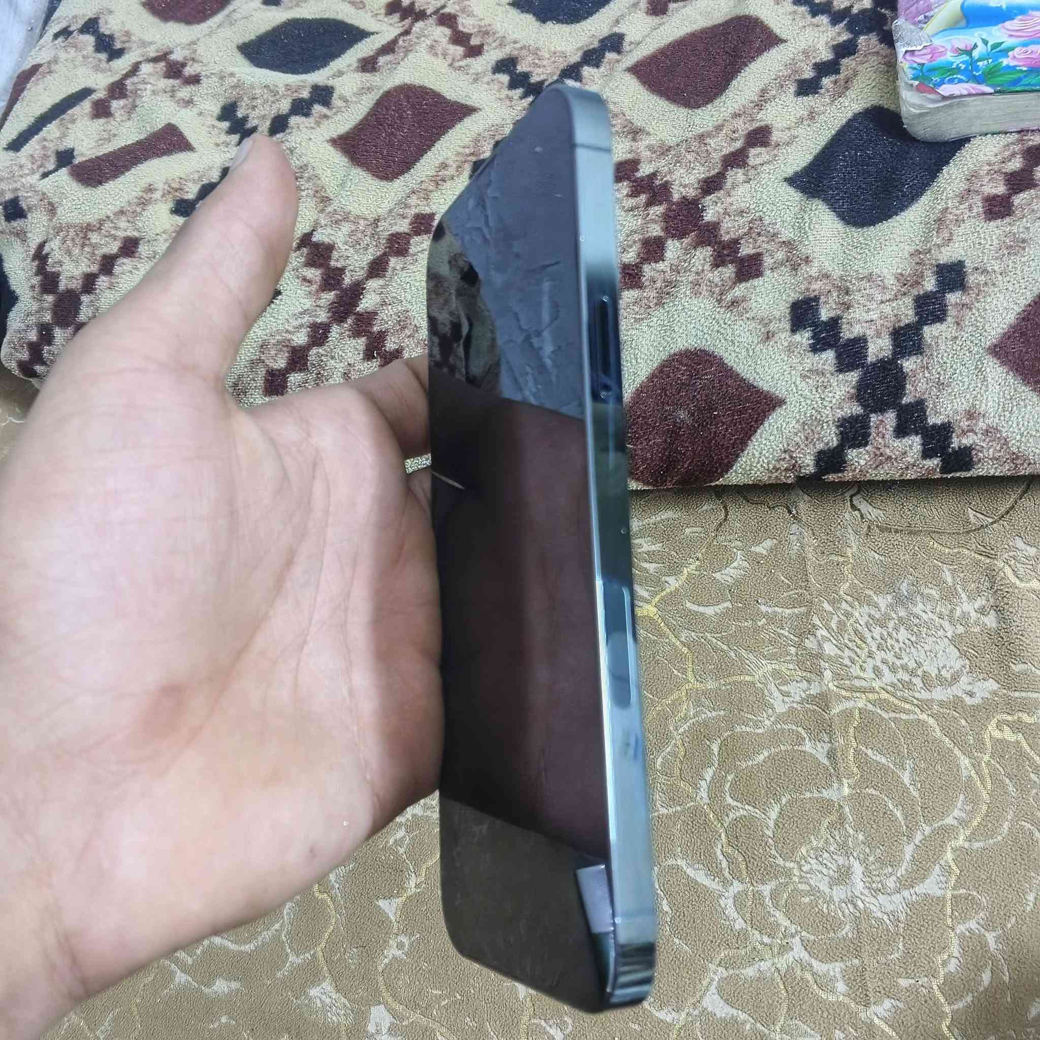 بغداد الشعب سعرة 550 بي مال بسيط
ايفون 13 برو ماكس 
ذاكرة 256
كلة اصلي ما مبدل بي شي 
فقط هاي الضربة بل شاشة وما مأثرة ابد اذا مأثرة احذة بلاش 
بطارية 82🔋 
***********
