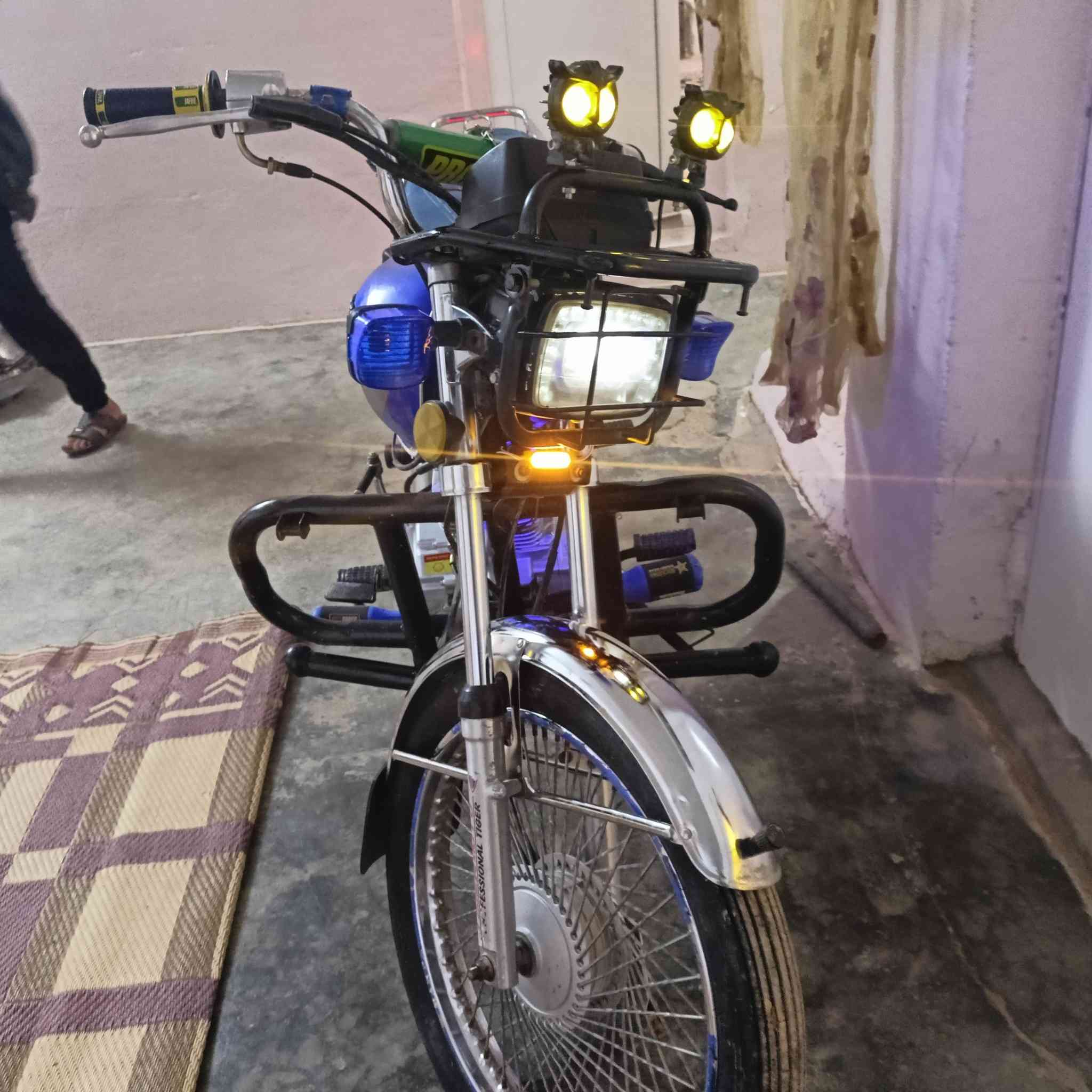 سلام عليكم موطور للبيع تايكر2020 محرك دمعه كهربائيات كلها شغاله السعر 450مكاني جنوب الموصل القياره رقمي*********** ملاحظه التانكي مو لوه
