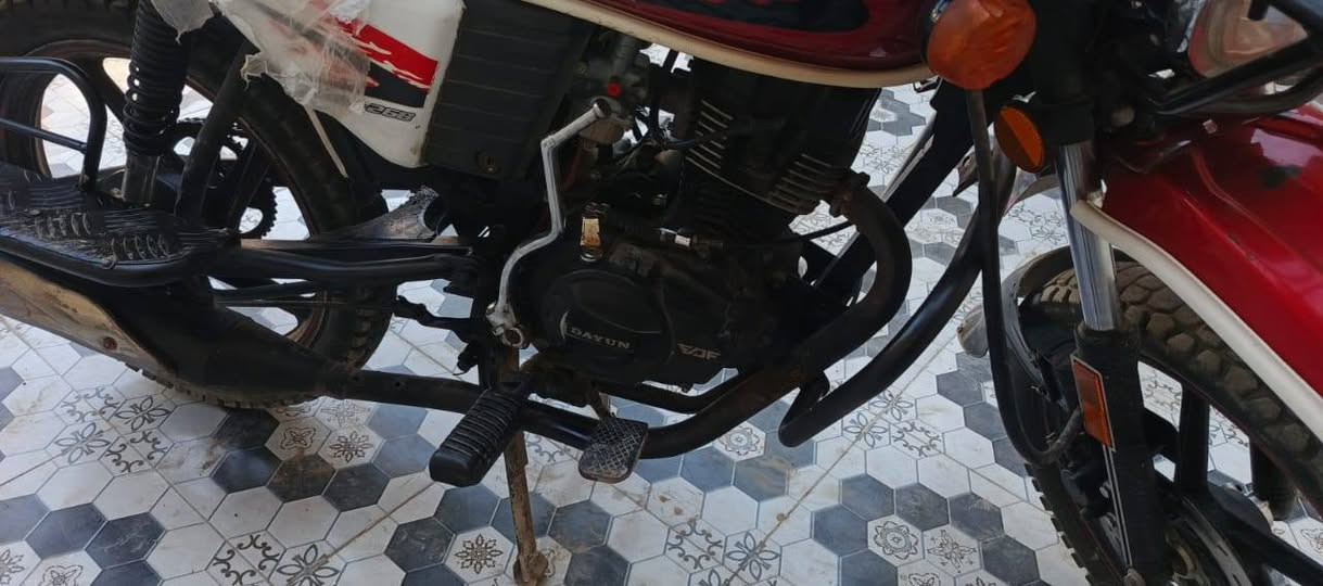 السلام عليكم دراجة دايوان موديل 22 نازلة 23 دراجة نضافتها وصوتها ما شاء الله اوراقها كاملة گمركها مدفوع تاخذها وكبل ترقم محركها ما مفتوح وانظف من النضيف،رايدها بمليون و 500 عنواني بغداد الشعلة 
***********
