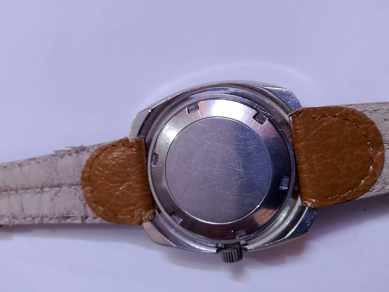 السلام عليكم..اتلتنك اوتو...سندوز اوتو.. سرتينا مكينة مختومة سويسري اصلي كوارتز..المراسله على الواتس ***********..يوجد توصيل لكافة المحافظات..
