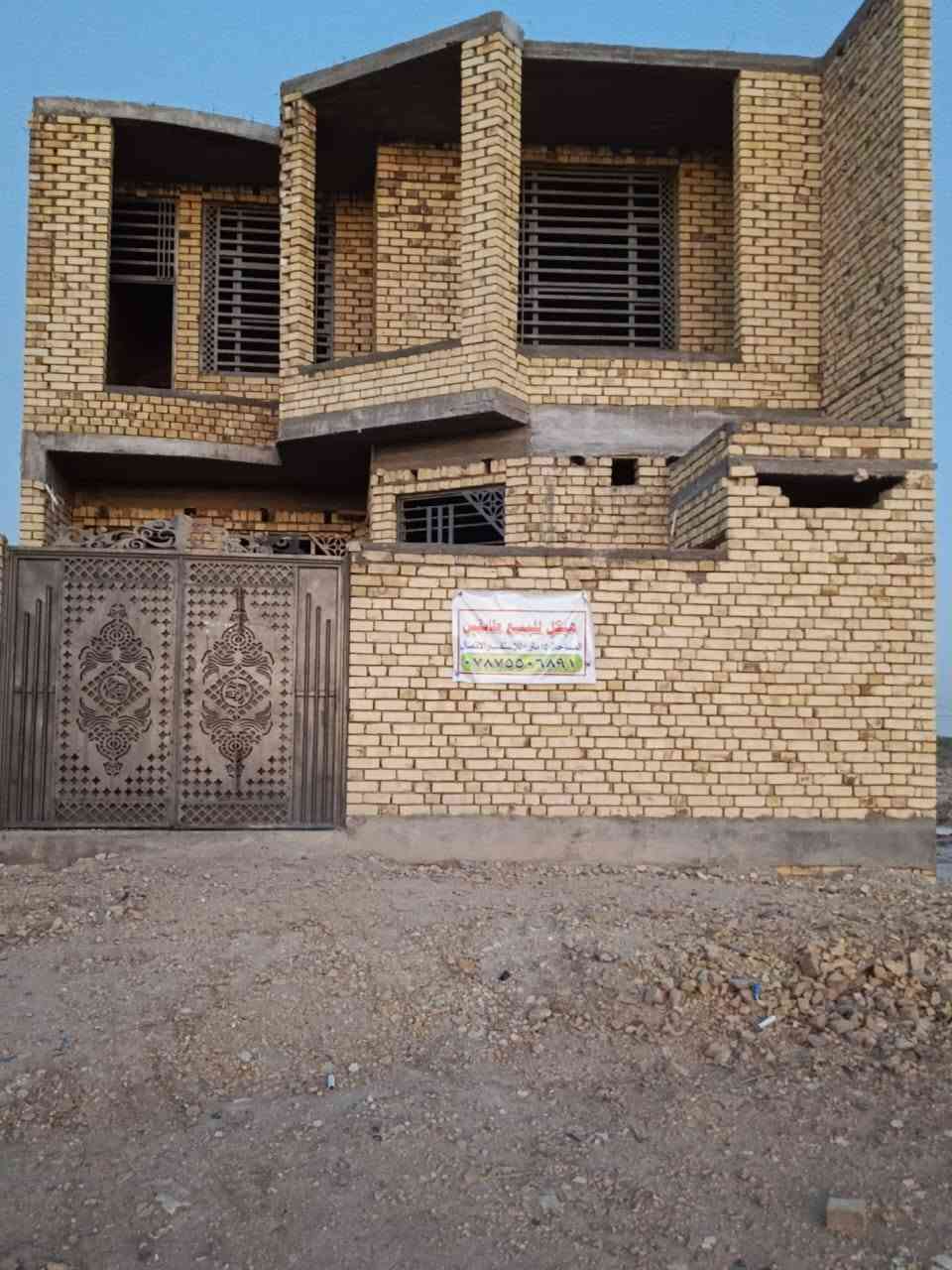 السلام عليكم
هيكل للبيع المساحة 150متر 
مقاطعه27بناء جديد يتكون الطابق الأول 
غرف النوم ثنين وصاله ومطبخ وستقبال وصحيات دخليه وخارجيه 
الطابق الثاني اربع غرف وصاله وصحيات 
رابع بيت عن شارع اربعين قرب المدرسه الصينيه 
الستفسار واتساب ***********
