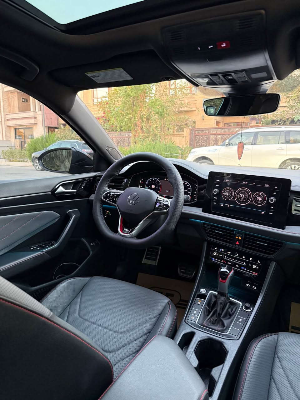 Jetta GLI autobahn 2025 VIP
فول فول فول مواصفات، واحد على واحد (١/١)، 
بجم كبس، پێش و پشت كەپس، 
واحد جاملغ مصبوغ، وبابين تبديل شركة.
دوو سویج.
ڕەقەم کراوە.
*********** أربيل, العراق
