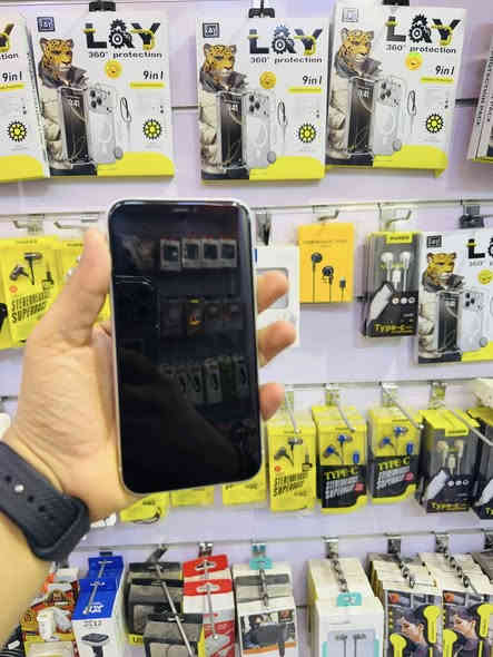 السلام عليكم للبيع 
iPhone 11 عادي 
ذاكره 128 
بطاريه 78‎%‎ بلاد ابد ميصرف 
لون ابيض نموذج M نضافه 90‎%‎ 
الجهاز وضع شركه ممبدل بيه شي كله بلادي وتر بروڤ وكله شغال مابيه اي خلل السعر قفل 240 مكاني بغداد مدينه الصدر قطاع 18 رقمي ***********
