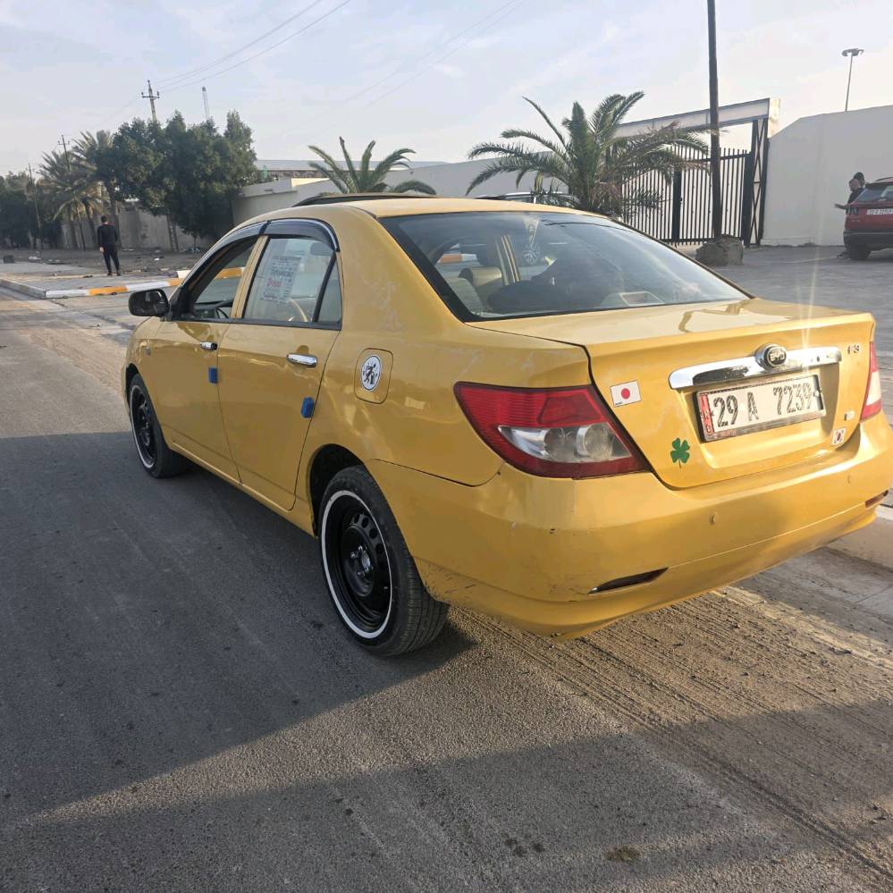 سلام عليكم ابيوادي موديل 2013سياره مكفوله من ضربه وصبغ مكينه وكير مكفولته تخم تاير جديد صدر مامي وخلفي جديد تبريد دفهه شغل رقم واسط تحويل مباشر سنويه جديد هزه جديد مصفره هيه وغرمات السعره 48مكاني بغداد بلديات وهذ رقمي ***********