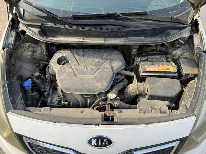 كيا ريو موديل 2013 وارد امريكي ضربتها موضح بلصور  مكينة 1600
كفالة مكينة ناعمة
وكير 
وشاصي 
ماشية 116 
سيارة مال بيت مو بياع شراي 
تستلم جاهز سنوية ورقم وغرمات جديد
  سعر سيارة ب82 وبيها مجال بسيط 
سيارة جاردة وبيها نقوصات جدا بسيطة 

مكان سيارة بغداد
***********
