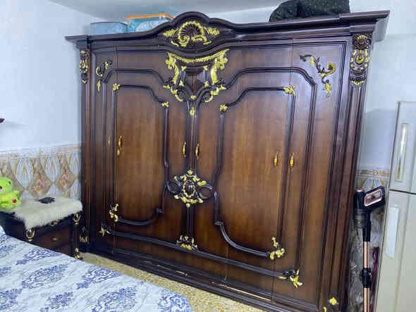 اسلام وعليكم غرفه نوم ماليزي اصلي خشب ثقيل موديل حديث 8قطع جربايه راس عالي وراس ناصي الراس الناصي شايله لان بيتي اصغير للاستفسار ***********
