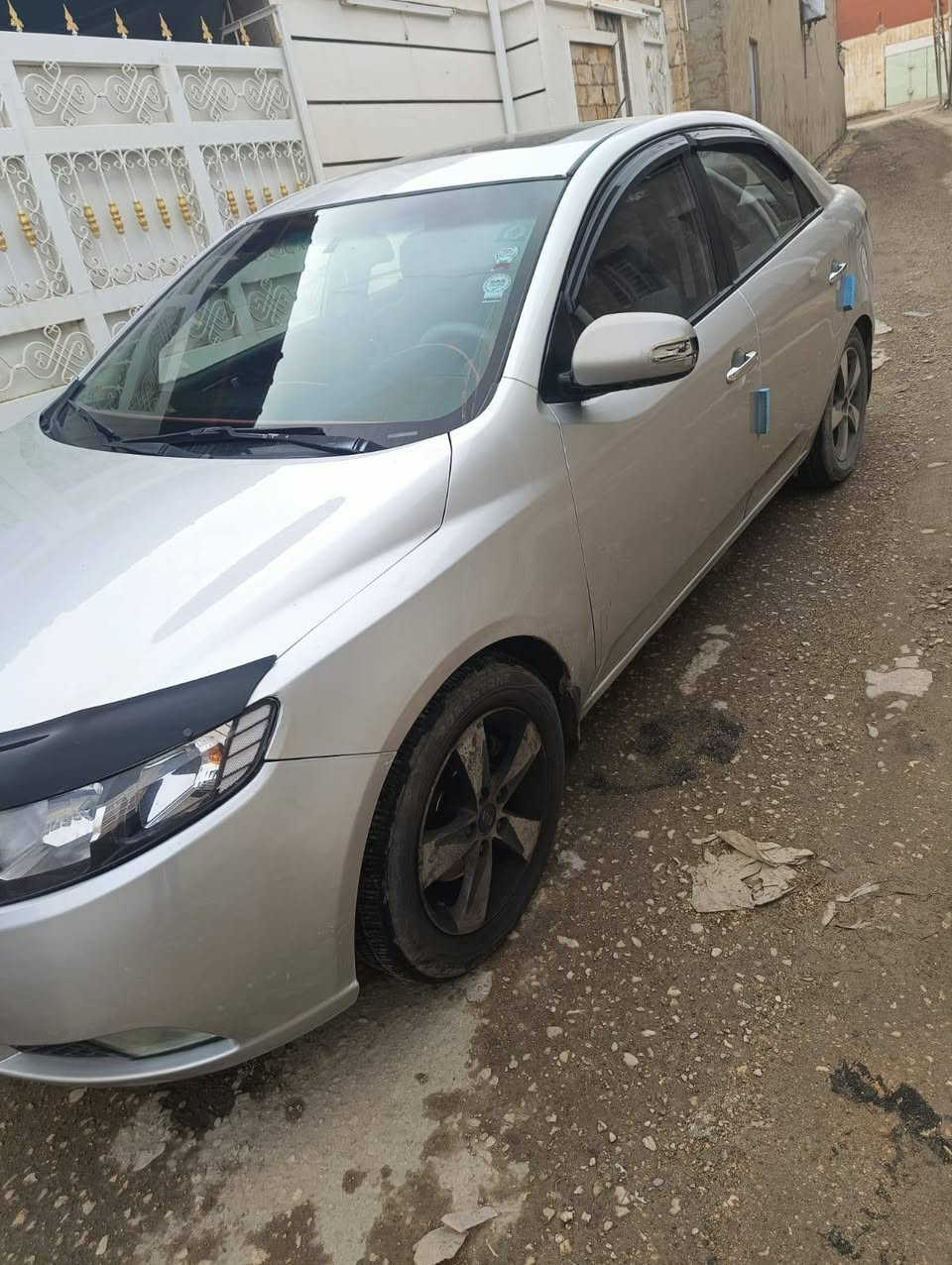 السلام عليكم مكلف بالنشر سياره سيراتو خليجي موديل 2010 سياره نظيفه حيل بيها طخات ثنين معدله بارد وبيها قطعه وحده رقم بغداد مشروع وطني تحويل مباشر
رقم صاحب السياره ***********
