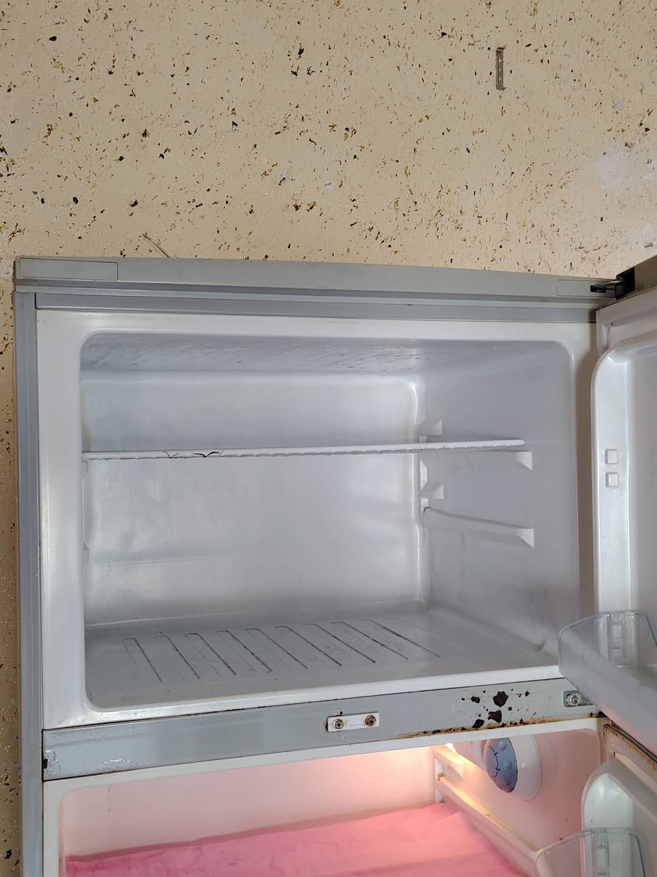 سلام عليكم بلازمه للبيع بيها انترنيت حجم 50 نوع جنرال سمارت ماواصله تصليح جديده بعدها  سعرها 230 الف

ثلاجه للبيع حجم 22 قدم السعر 200 الف    ***********
