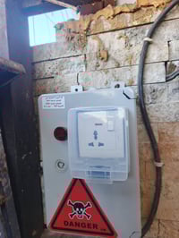 للبيع بورد حمايه الشحن جديد سعره 65 مكانه البياع 07713491033